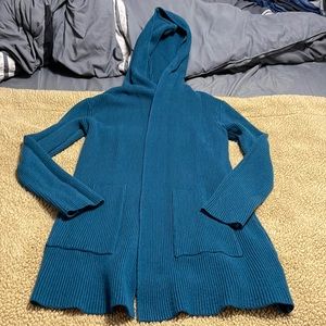 Long heavy sweater with hood